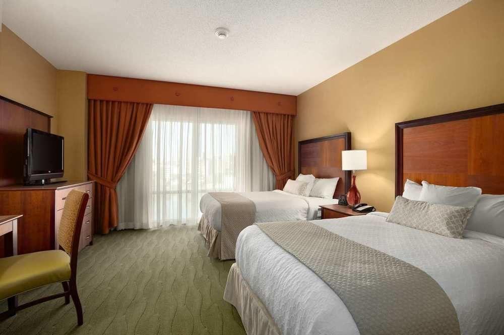 Embassy Suites East Peoria Hotel And Riverfront Conference Center מראה חיצוני תמונה