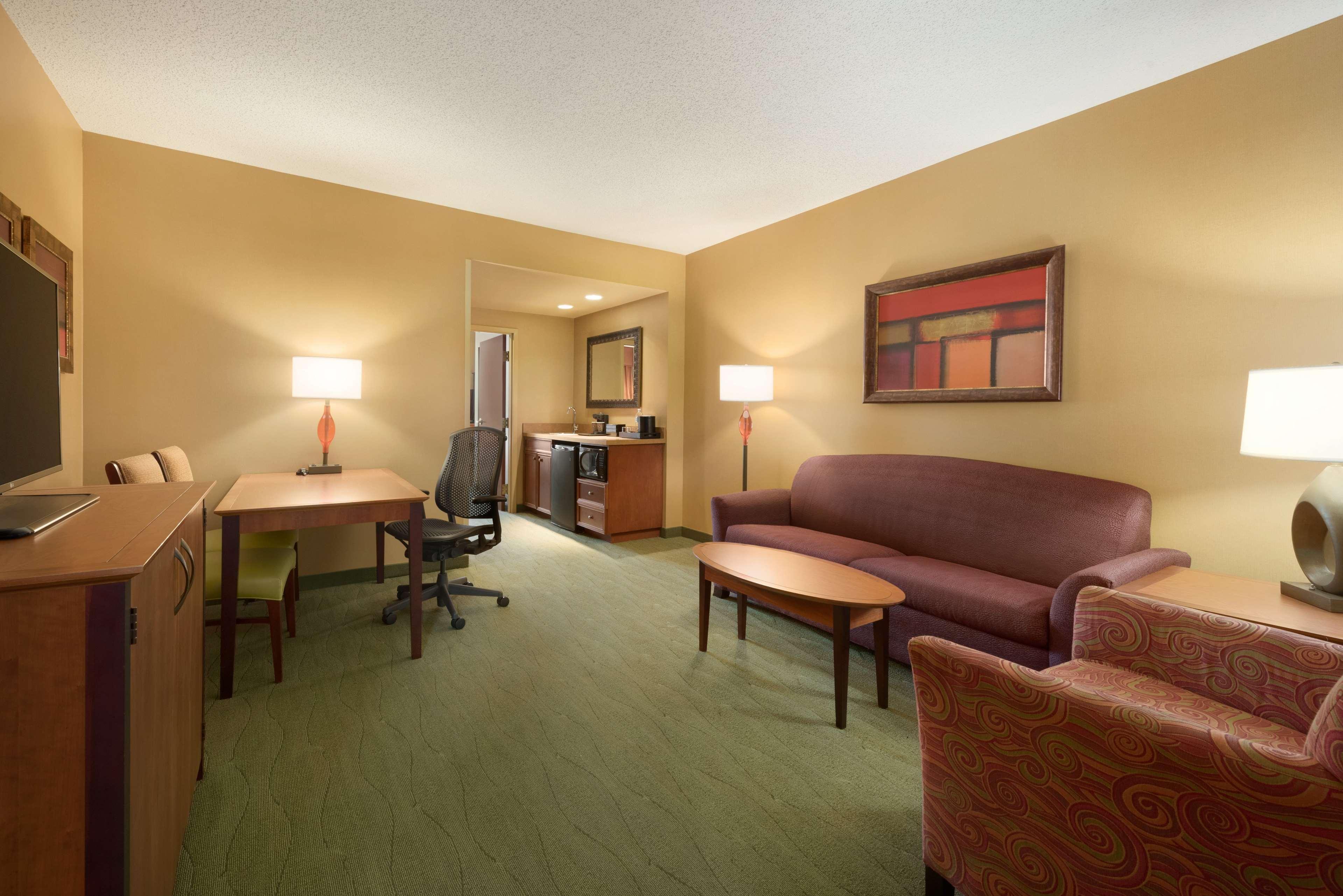 Embassy Suites East Peoria Hotel And Riverfront Conference Center מראה חיצוני תמונה