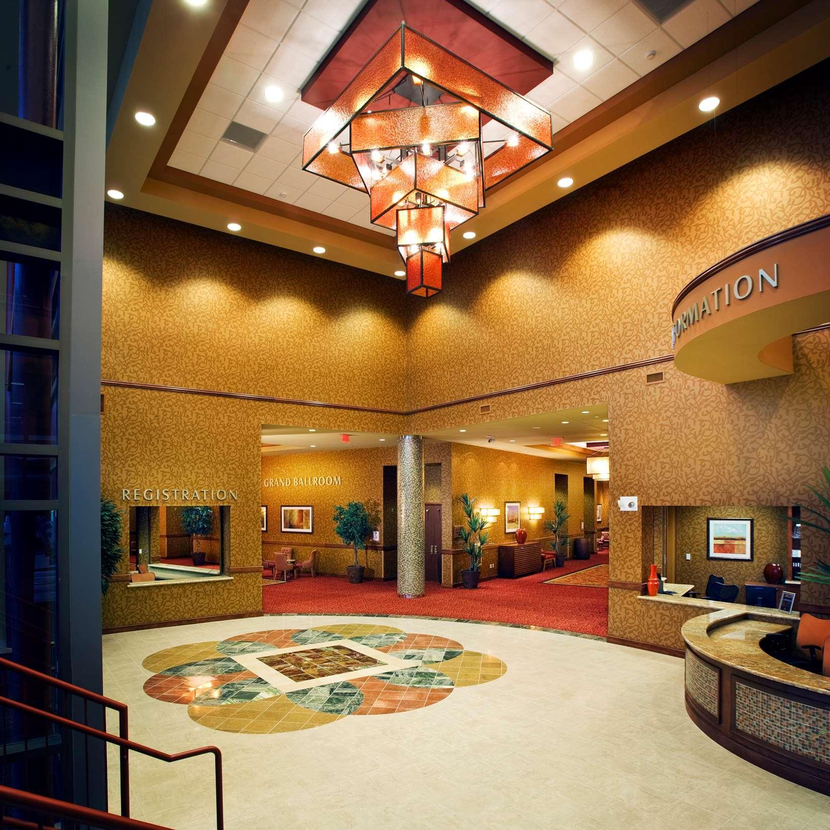 Embassy Suites East Peoria Hotel And Riverfront Conference Center מראה פנימי תמונה