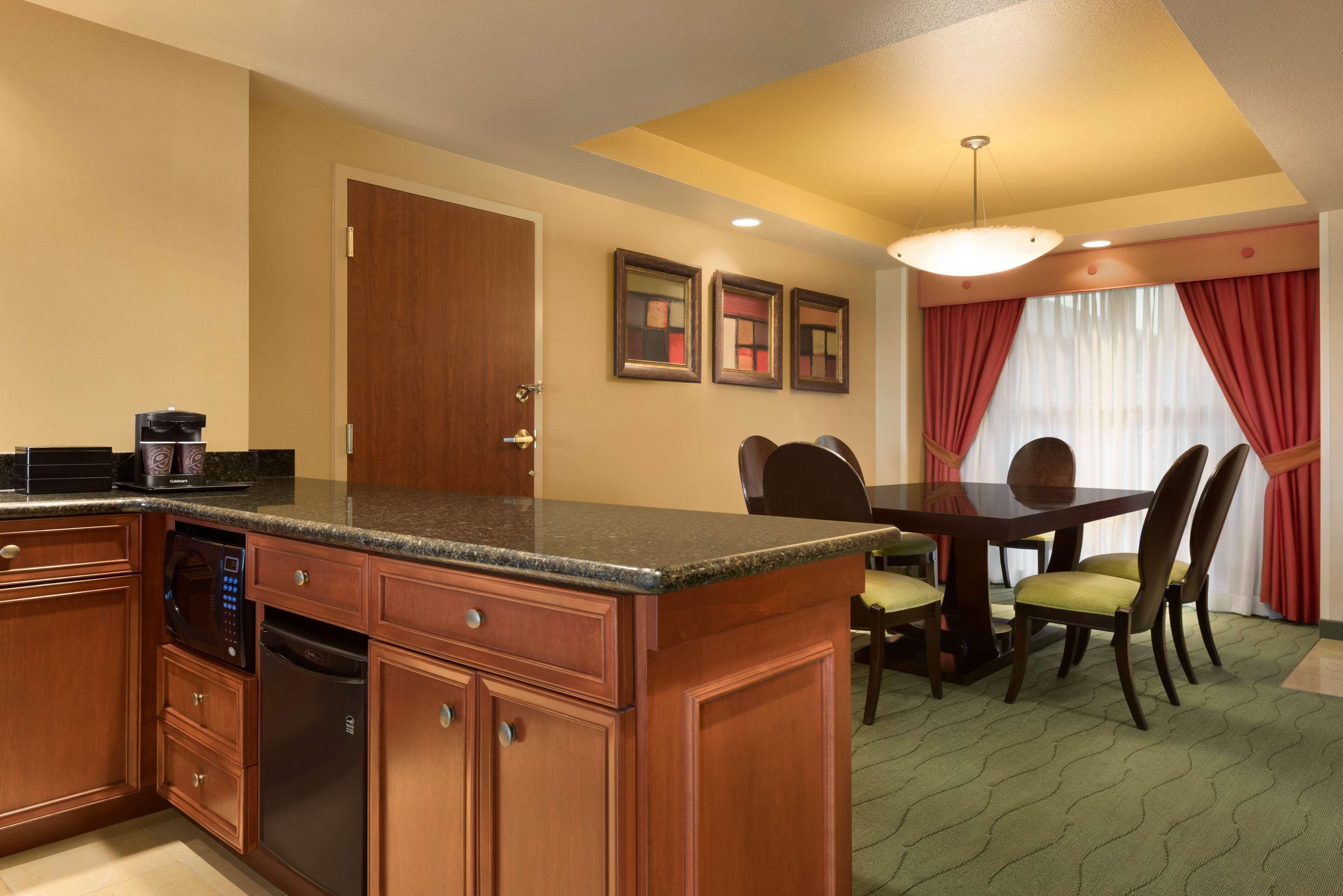 Embassy Suites East Peoria Hotel And Riverfront Conference Center מראה חיצוני תמונה