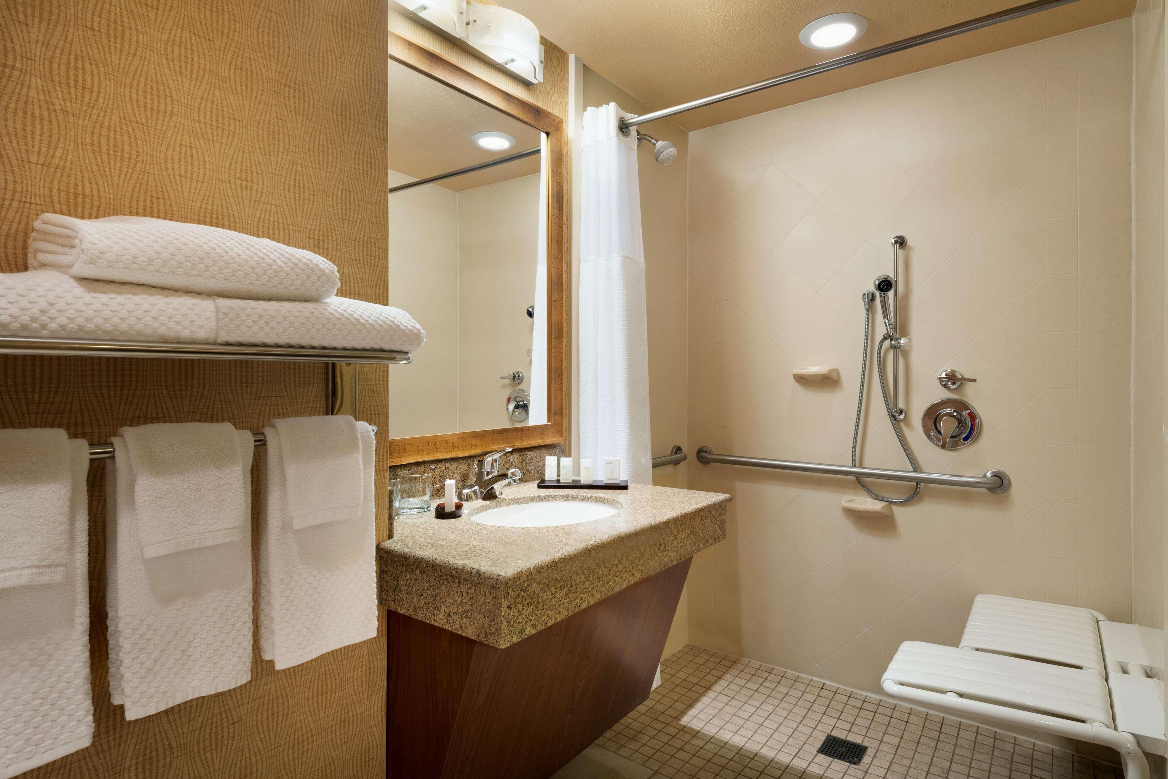 Embassy Suites East Peoria Hotel And Riverfront Conference Center מראה חיצוני תמונה