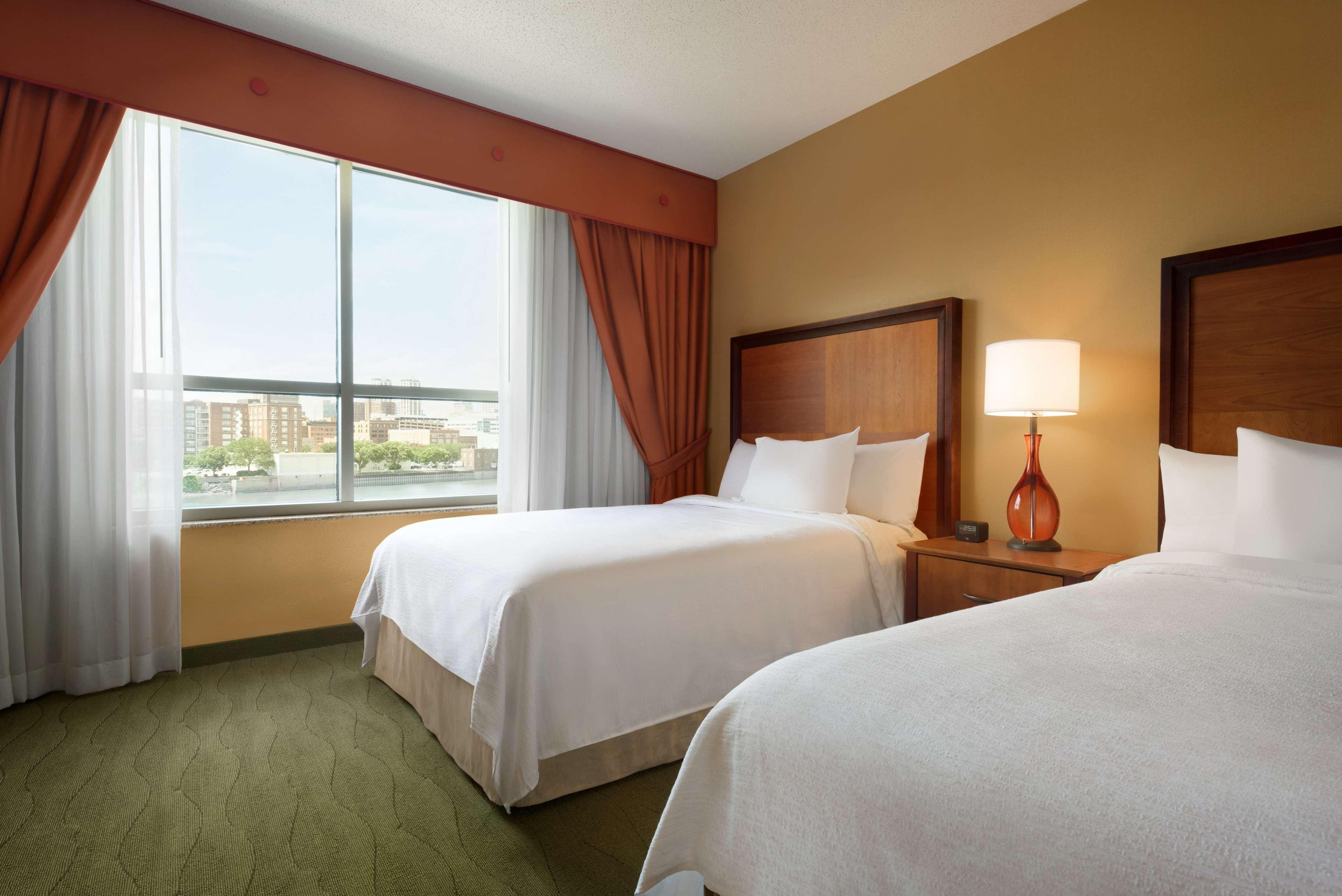 Embassy Suites East Peoria Hotel And Riverfront Conference Center מראה חיצוני תמונה