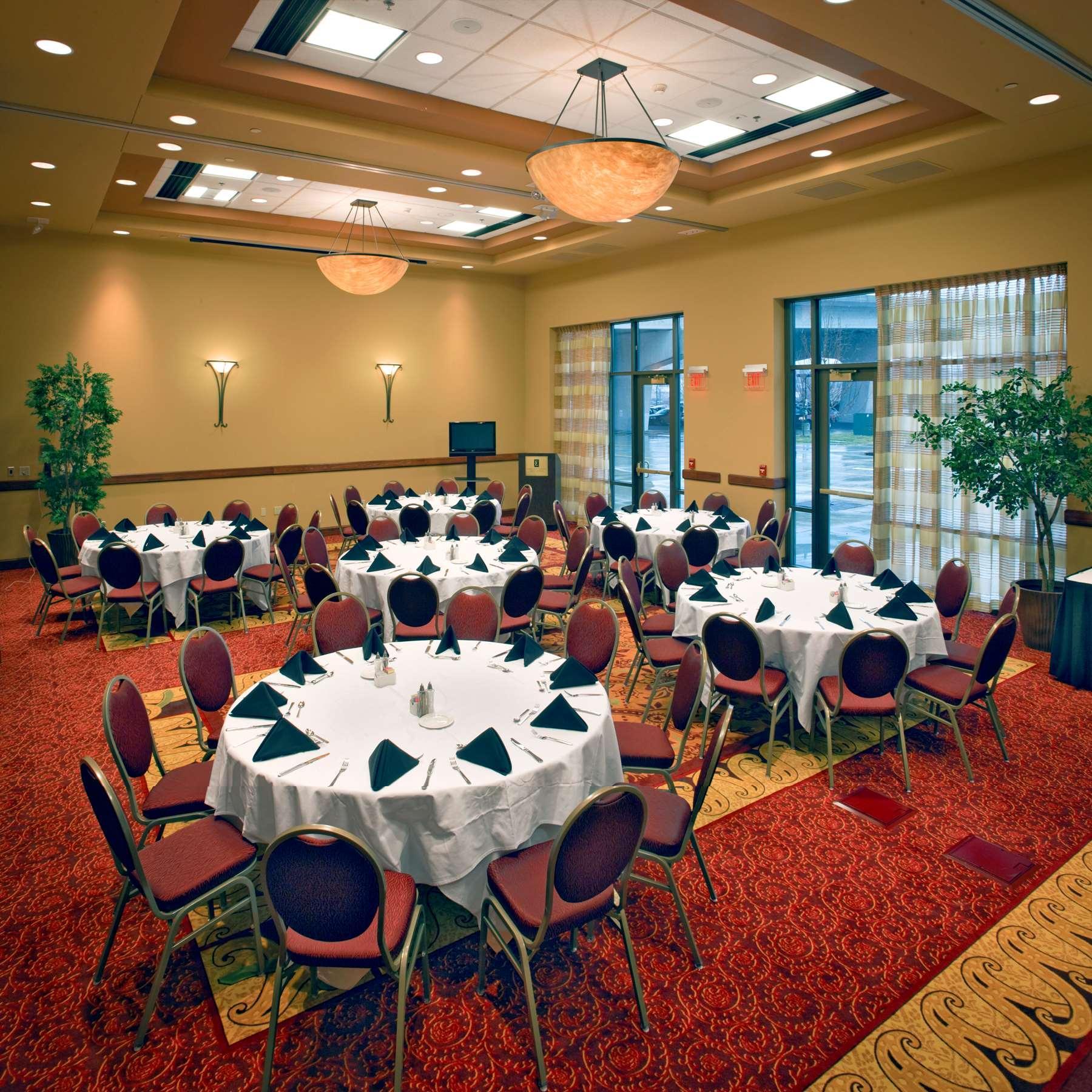 Embassy Suites East Peoria Hotel And Riverfront Conference Center מראה חיצוני תמונה