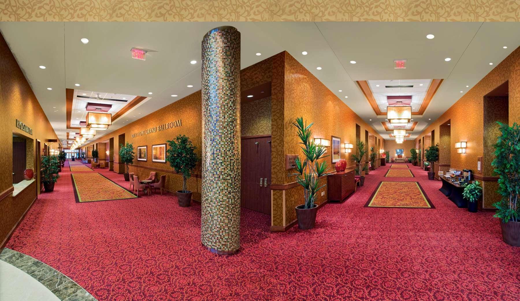 Embassy Suites East Peoria Hotel And Riverfront Conference Center מראה חיצוני תמונה