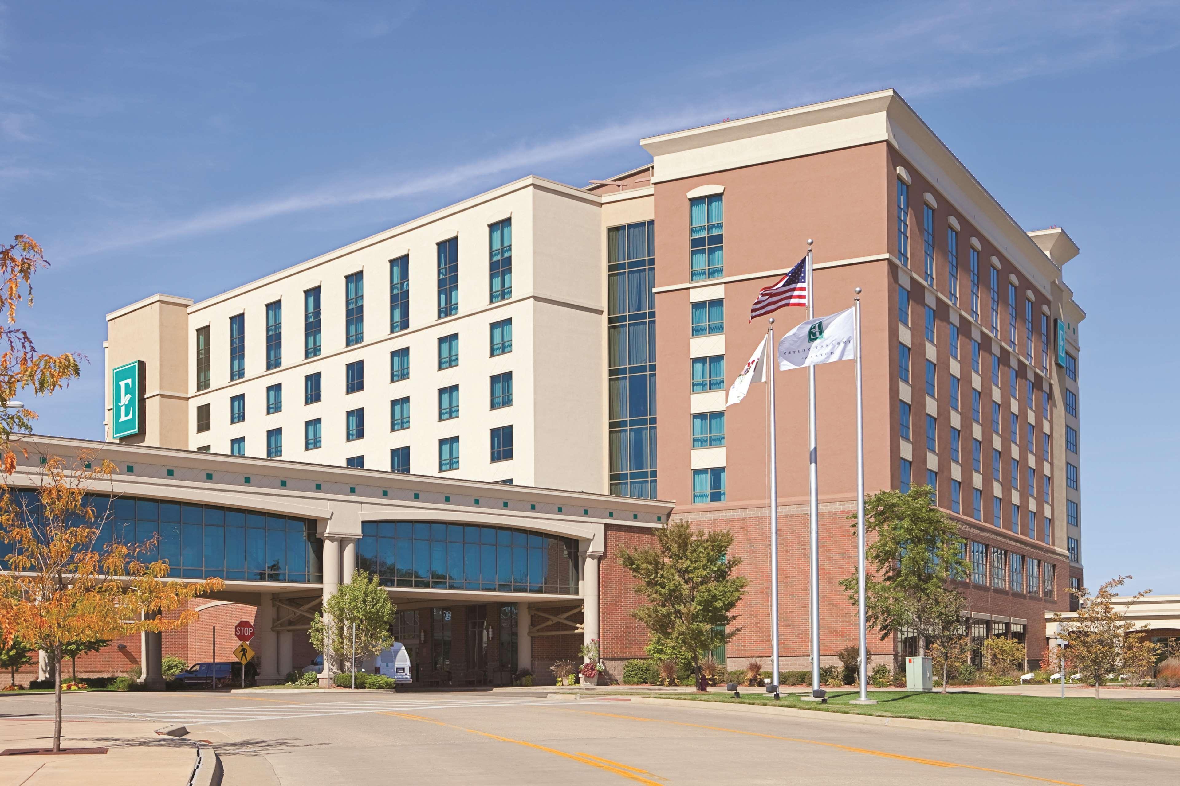 Embassy Suites East Peoria Hotel And Riverfront Conference Center מראה חיצוני תמונה