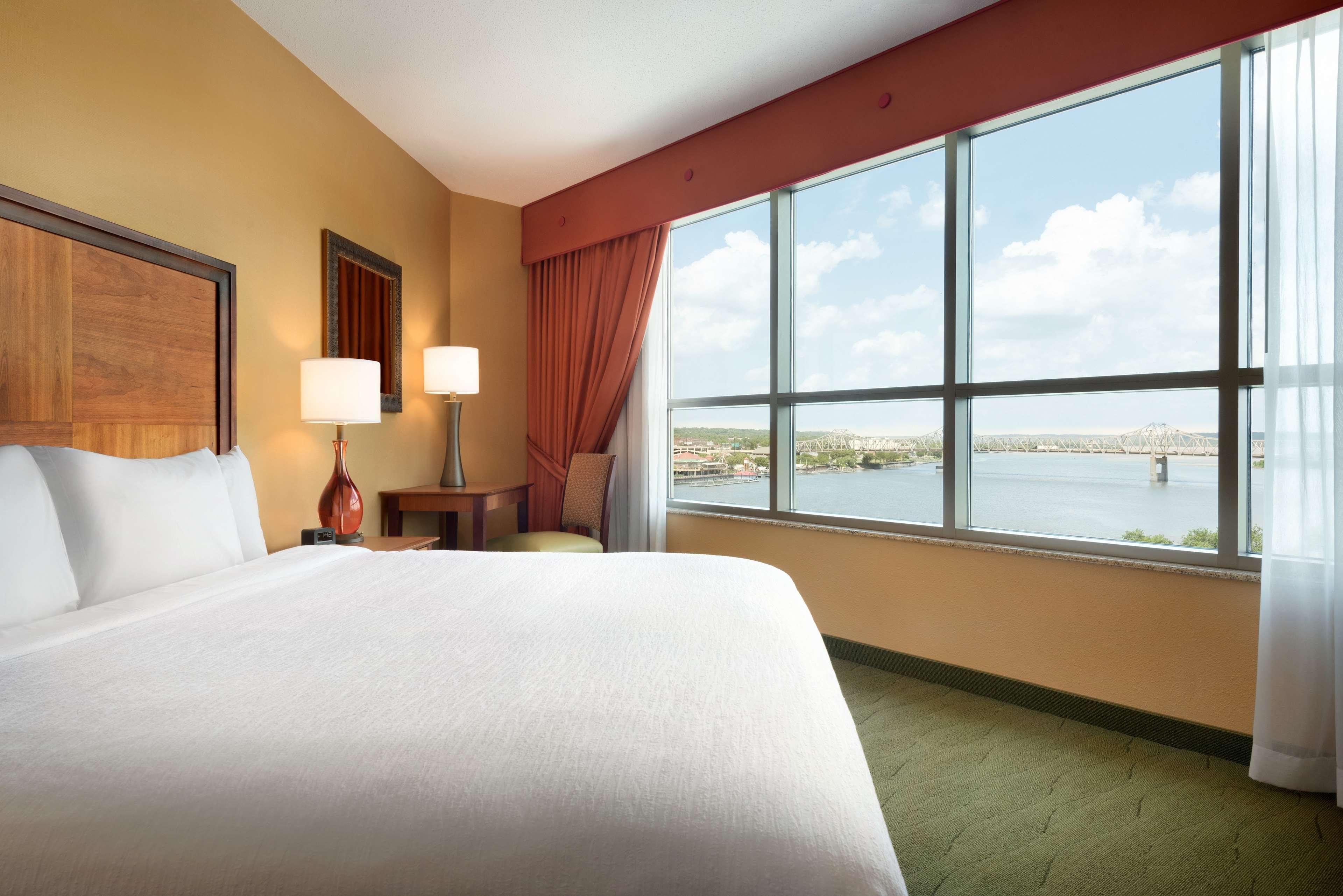 Embassy Suites East Peoria Hotel And Riverfront Conference Center מראה חיצוני תמונה