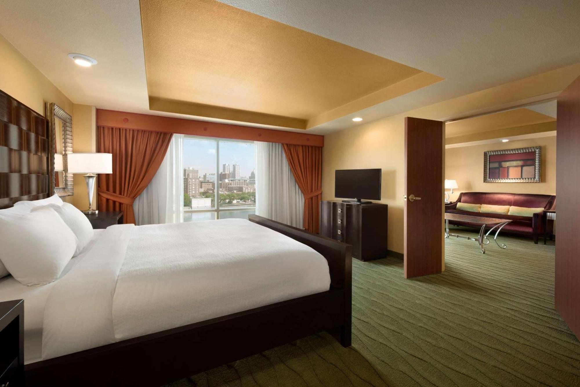 Embassy Suites East Peoria Hotel And Riverfront Conference Center מראה חיצוני תמונה
