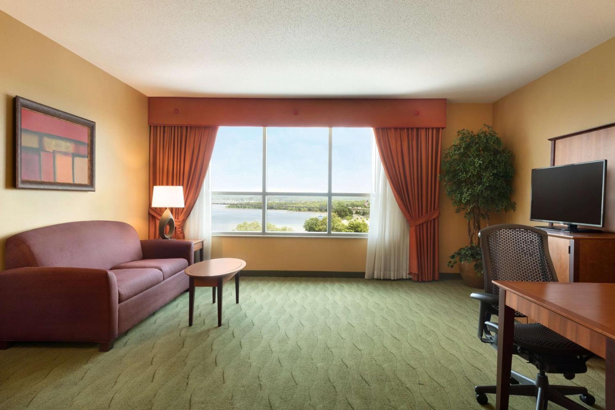 Embassy Suites East Peoria Hotel And Riverfront Conference Center מראה חיצוני תמונה