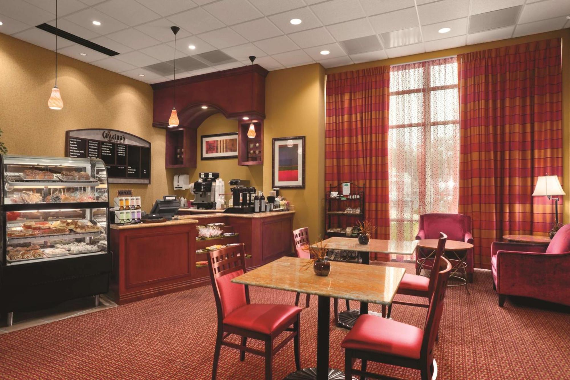 Embassy Suites East Peoria Hotel And Riverfront Conference Center מראה חיצוני תמונה